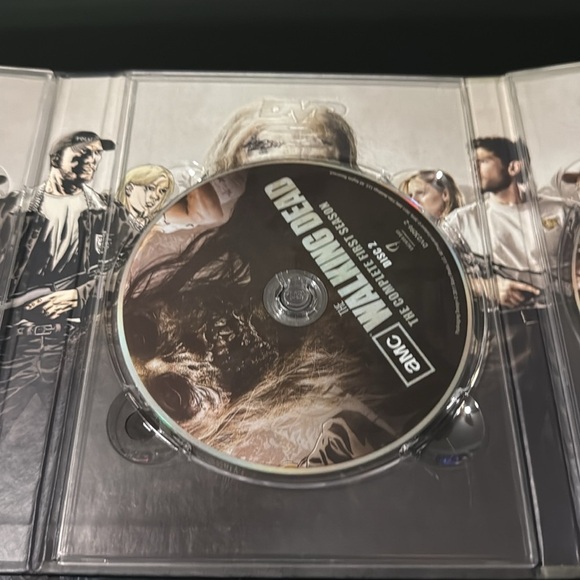 AMC The Walking Dead The Complete First Season 3-Disc Special Edition - Picture 3 of 5